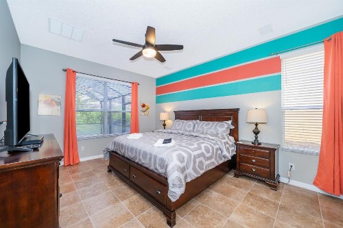 Emerald Island Escape- 8 Bedroom vacation home with a private pool & spa and located in a gated resort - image 10
