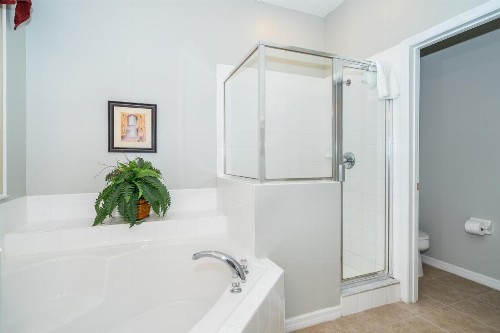 Emerald Island Escape- 8 Bedroom vacation home with a private pool & spa and located in a gated resort - image 14