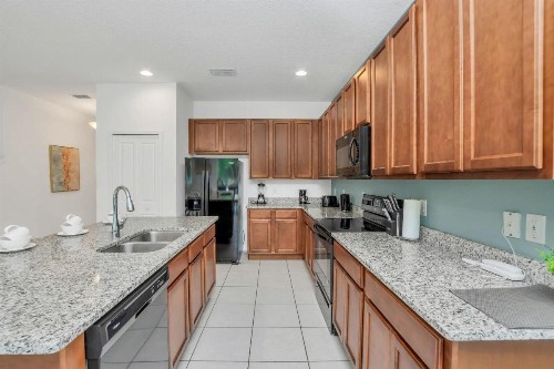 6BR Resort Home - Near Disney - Private Pool and Hot Tub! - image 11