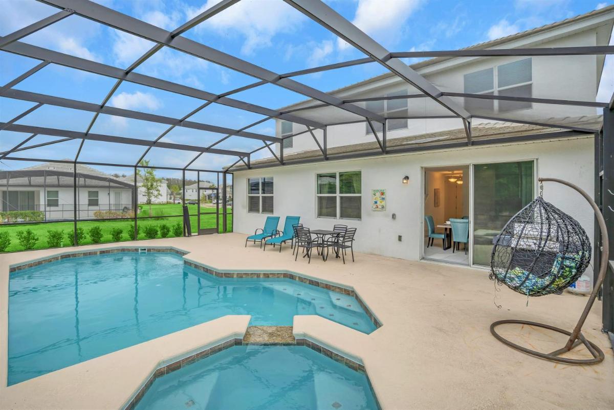 6BR Resort Home - Near Disney - Private Pool and Hot Tub! - image 7
