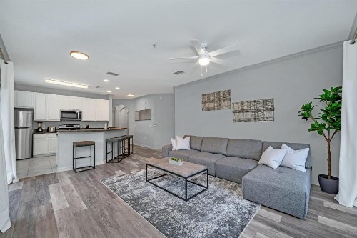 Near Disney - Spacious 3BR - Pool and Hot Tub! - image 7