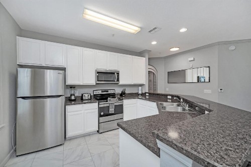 Near Disney - Spacious 3BR - Pool and Hot Tub! - image 8