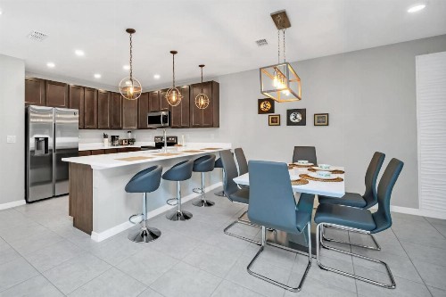 Spacious 3BR Holiday Home - Pool and BBQ! - image 11