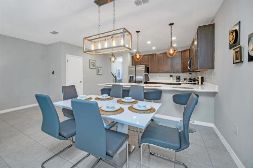 Spacious 3BR Holiday Home - Pool and BBQ! - image 12