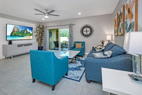 Spacious 3BR Holiday Home - Pool and BBQ! - image 13