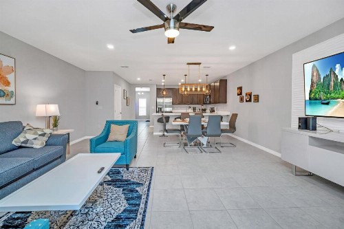 Spacious 3BR Holiday Home - Pool and BBQ! - image 15