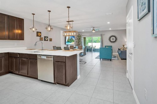 Spacious 3BR Holiday Home - Pool and BBQ! - image 7