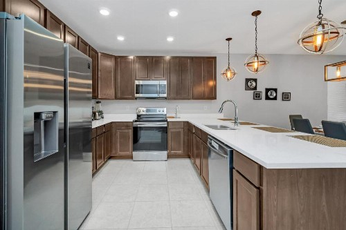 Spacious 3BR Holiday Home - Pool and BBQ! - image 8