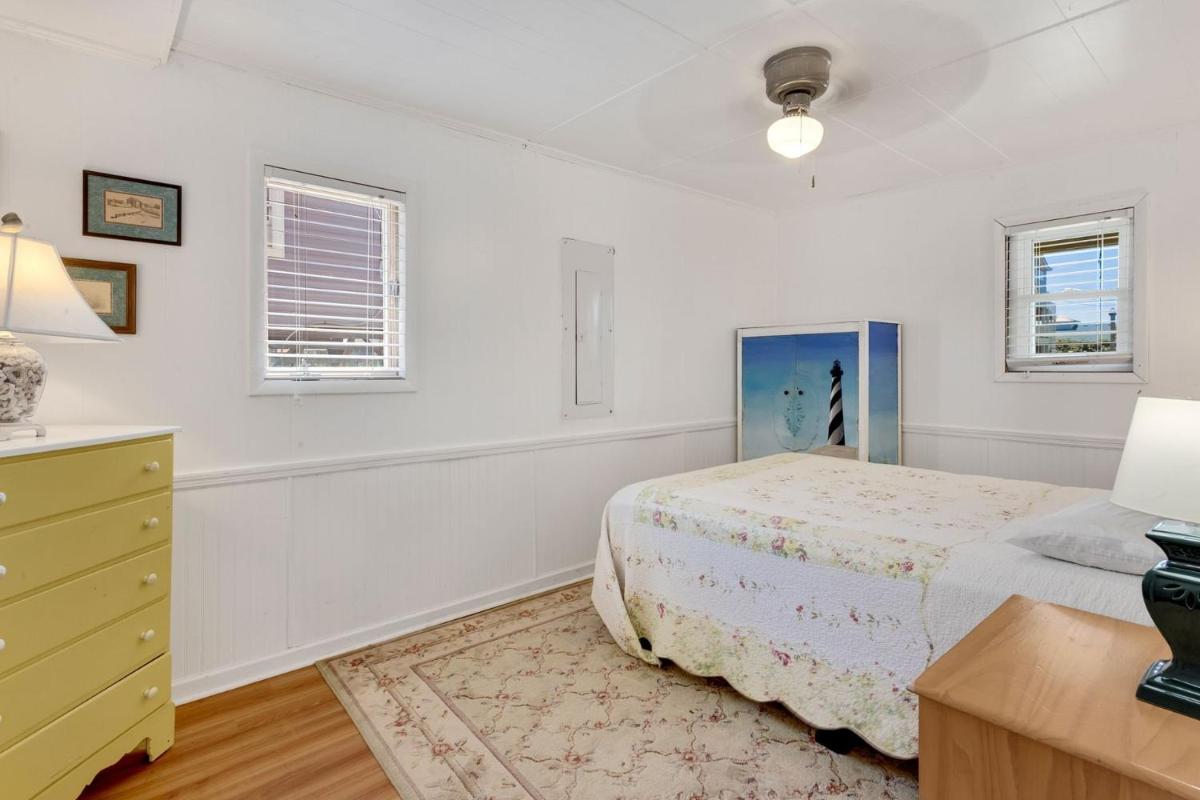 4122 - Blue White Haven - image 6
