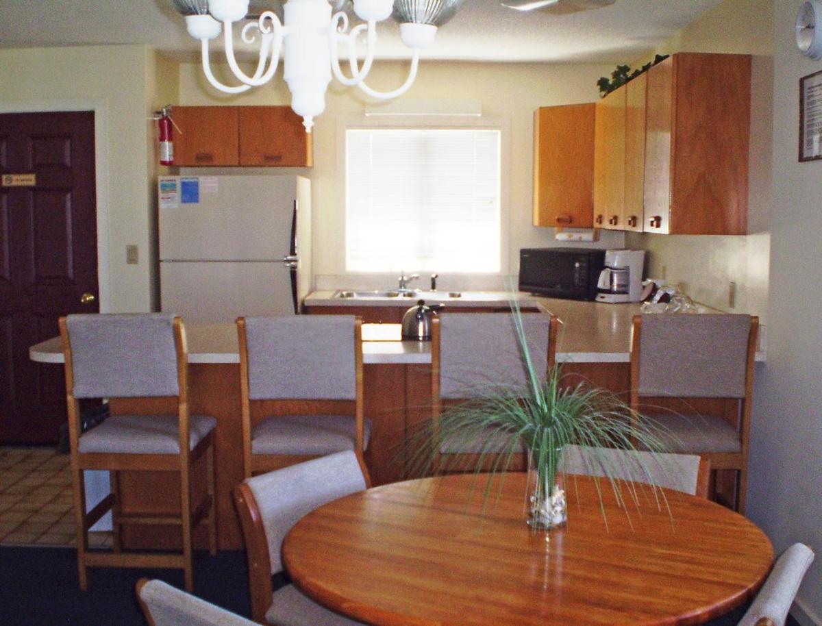 Exquisite Seaside Vacation Villa in Kitty Hawk - Two Bedroom Villa #1 - image 7