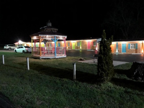 Laci's Country Inn - Knob Noster - image 2