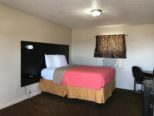 Laci's Country Inn - Knob Noster - image 5