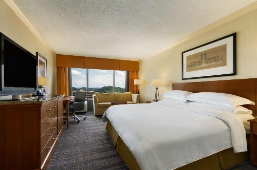 Hilton Knoxville - image 20