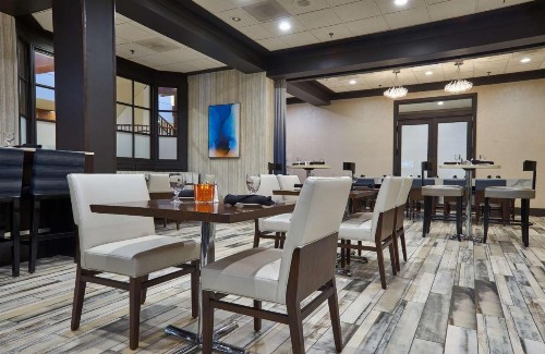 Hilton Knoxville - image 9