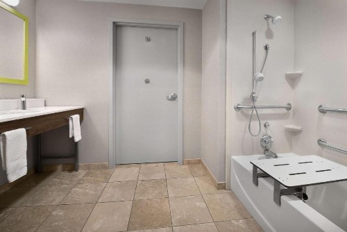 Hampton Inn & Suites-Knoxville/North I-75 - image 26