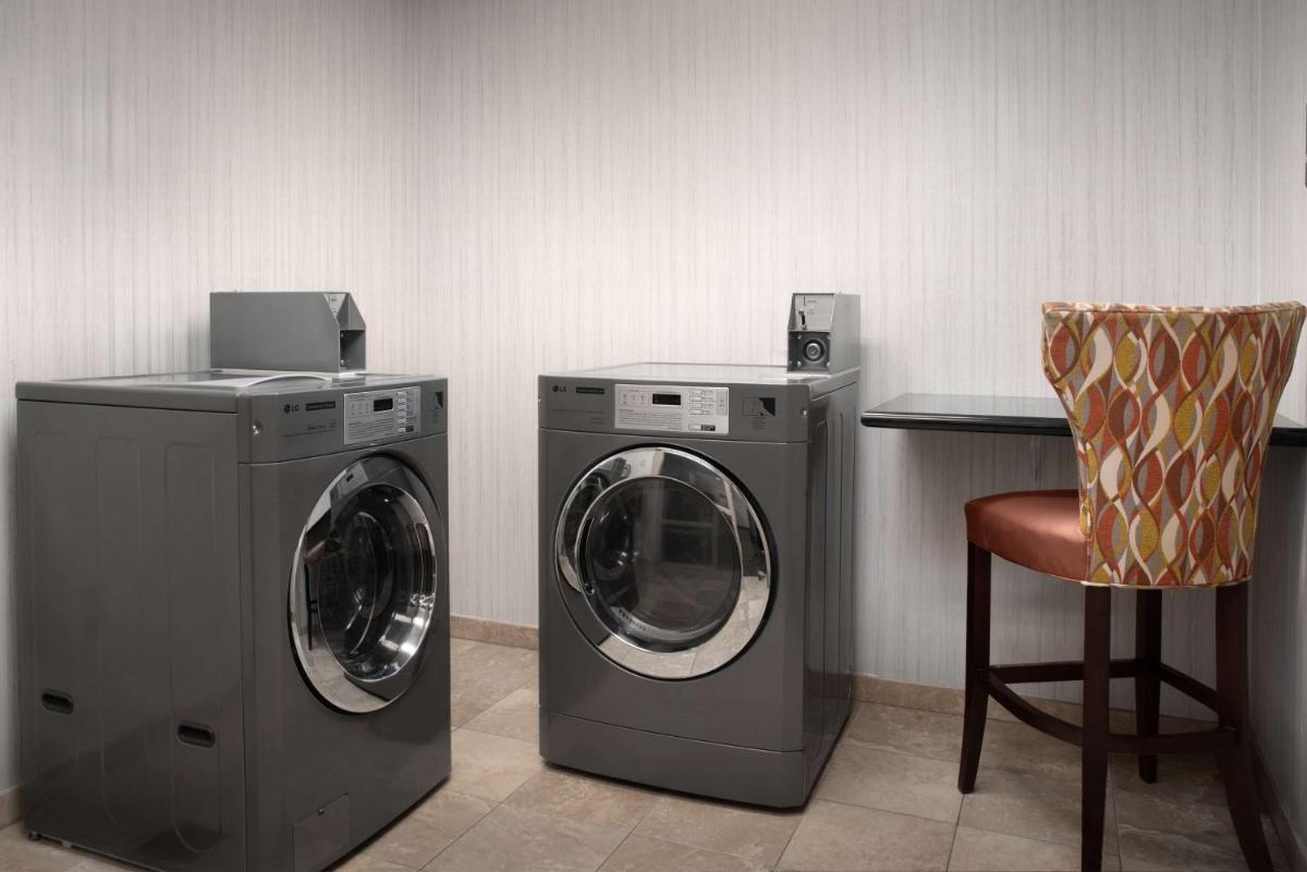 Hampton Inn & Suites-Knoxville/North I-75 - image 5