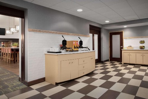Hampton Inn & Suites-Knoxville/North I-75 - image 7
