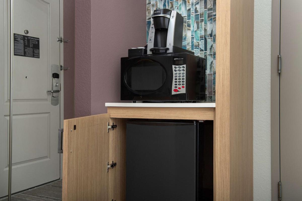 Hilton Garden Inn Knoxville West/Cedar Bluff - image 2
