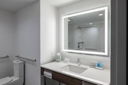 Hampton Inn Knoxville-West At Cedar Bluff - image 11