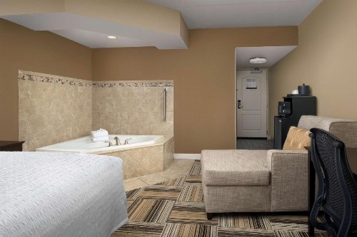 Hampton Inn Knoxville-East - image 10