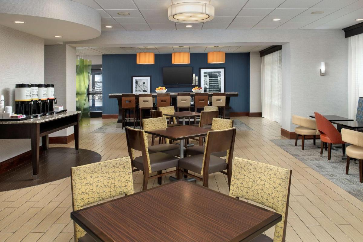 Hampton Inn Knoxville-East - image 3