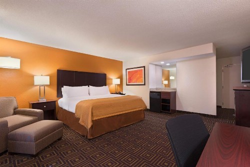 Holiday Inn Knoxville West - Cedar Bluff an IHG Hotel - image 24