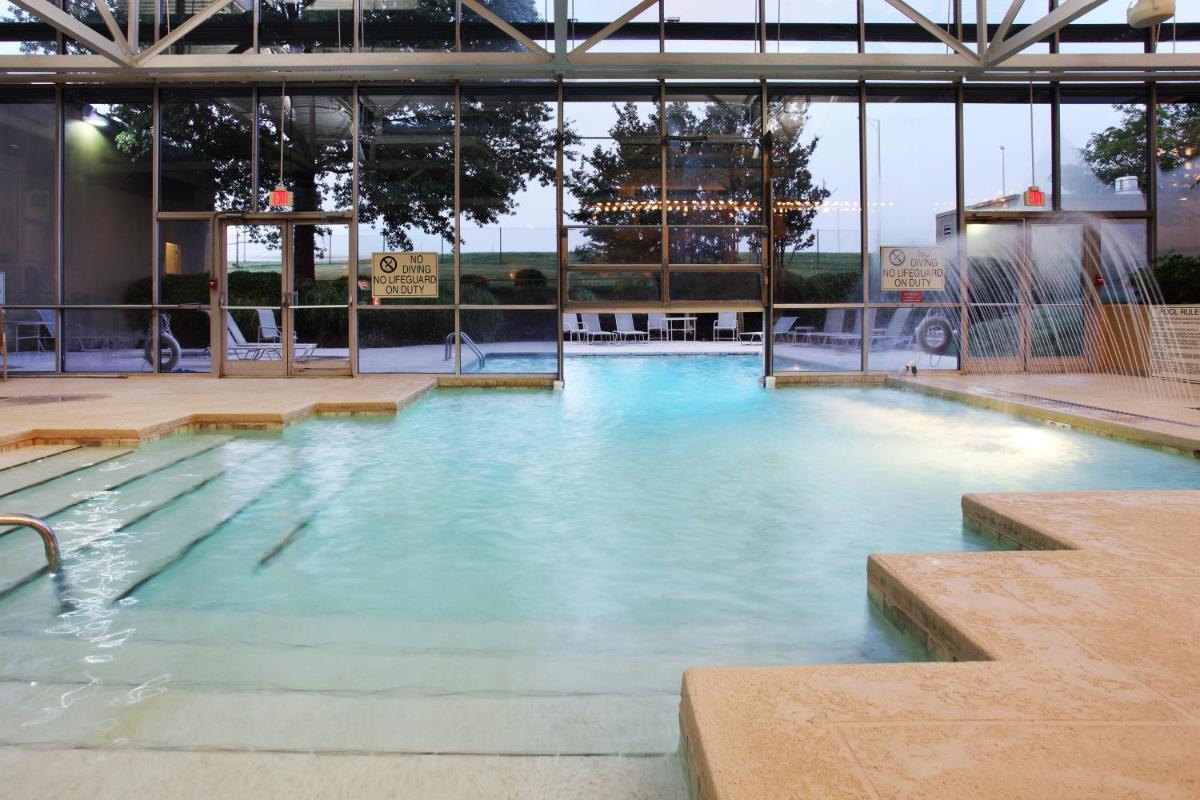 Holiday Inn Knoxville West - Cedar Bluff an IHG Hotel - image 3