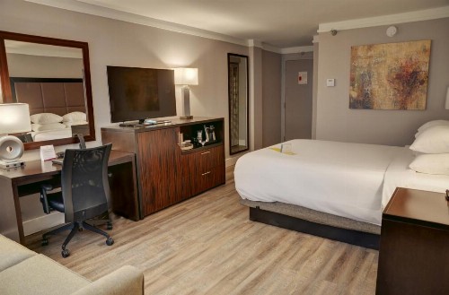 Crowne Plaza Hotel Knoxville an IHG Hotel - image 18