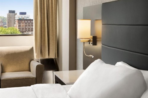 Crowne Plaza Hotel Knoxville an IHG Hotel - image 6
