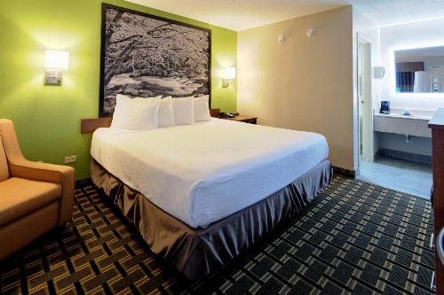 Super 8 by Wyndham Knoxville West/Farragut - image 23