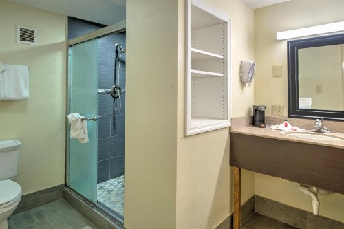 Super 8 by Wyndham Knoxville West/Farragut - image 24