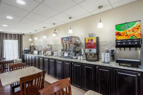 Super 8 by Wyndham Knoxville West/Farragut - image 25