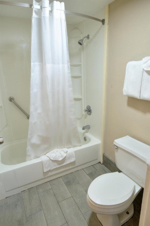 Super 8 by Wyndham Knoxville West/Farragut - image 29
