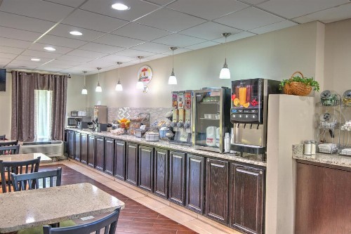 Super 8 by Wyndham Knoxville West/Farragut - image 42
