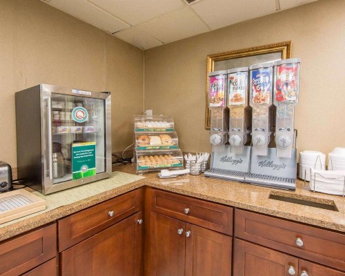 Quality Inn Merchants Drive - image 2
