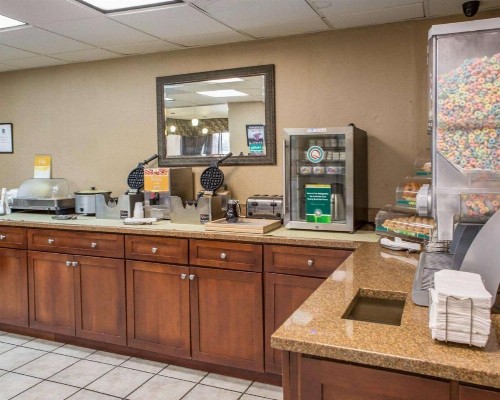 Quality Inn Merchants Drive - image 20