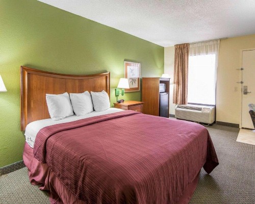 Quality Inn Merchants Drive - image 3