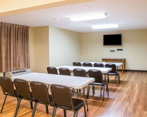 Quality Inn Merchants Drive - image 7