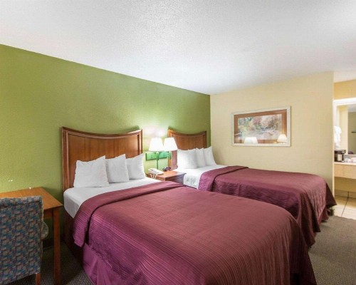 Quality Inn Merchants Drive - image 8