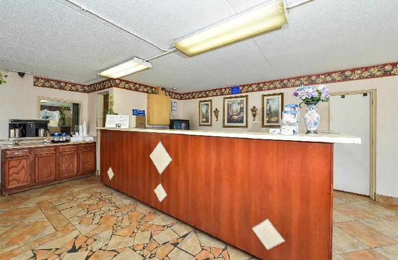 Americas Best Value Inn and Suites Knoxville - image 6