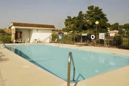 Americas Best Value Inn and Suites Knoxville - image 7