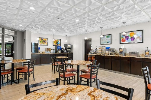 Best Western Knoxville Suites - Downtown - image 22