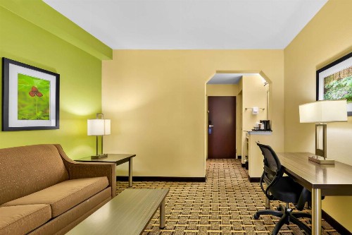 Best Western Knoxville Suites - Downtown - image 24