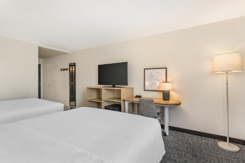 Clarion Inn & Suites near Downtown - image 15