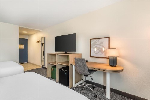 Clarion Inn & Suites near Downtown - image 31