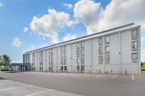 Clarion Inn & Suites near Downtown - image 32