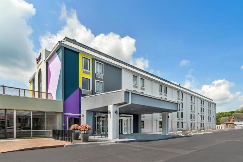 Clarion Inn & Suites near Downtown - image 41