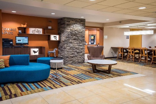 Fairfield Inn & Suites by Marriott Knoxville/East - image 1