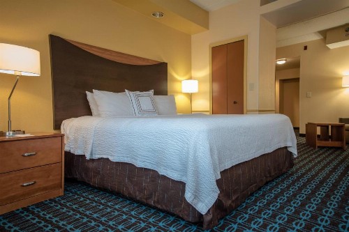Fairfield Inn & Suites by Marriott Knoxville/East - image 10
