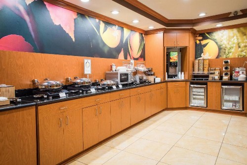 Fairfield Inn & Suites by Marriott Knoxville/East - image 12
